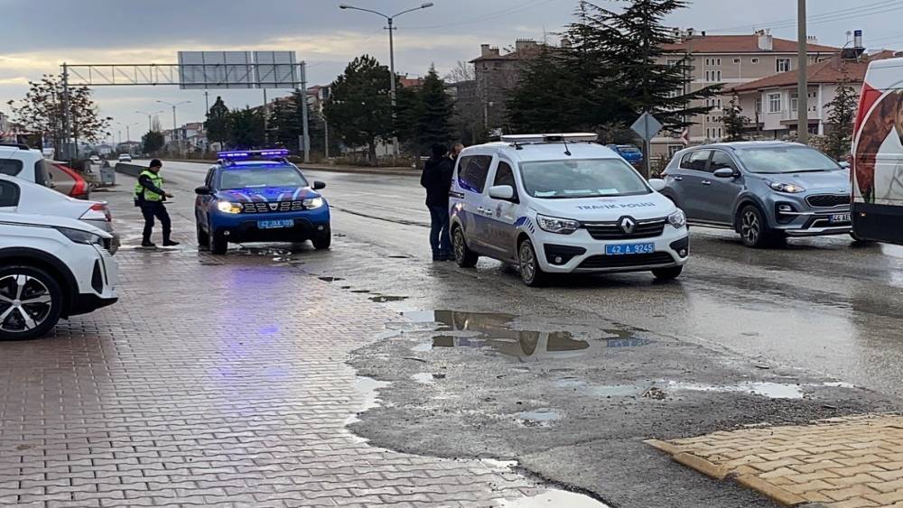 Jandarmanın dur ihtarına uymayarak kaçan plakasız otomobil polise yakalandı
