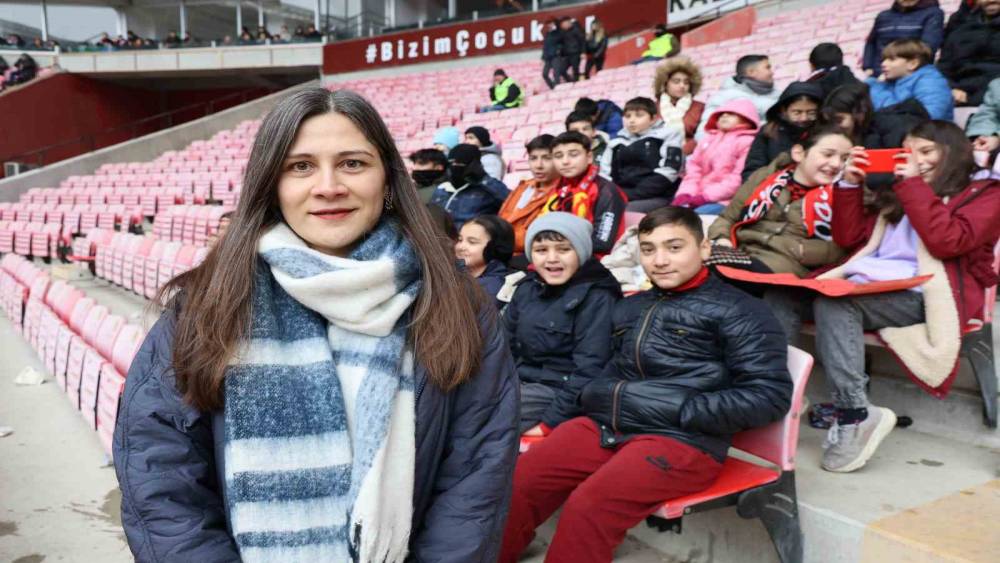 Hazırladığı proje sayesinde yüzlerce çocuğu Eskişehirspor tribünleriyle tanıştırdı
