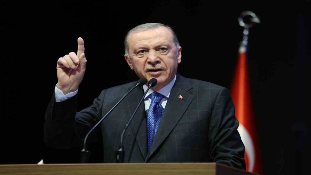 Cumhurbaşkanı Erdoğan: “Milletin çocuklarını hizmet diyerek himmet diyerek mankurtlaştıranların sonu tarihteki diğer insan kılıklı iblisler gibi onursuz bir ölüm olmuştur”
