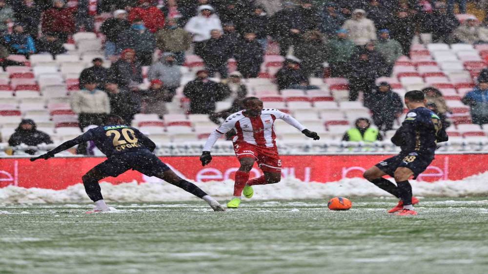 Trendyol Süper Lig: NG Sivasspor: 0 - Kasımpaşa: 0 (İlk yarı)
