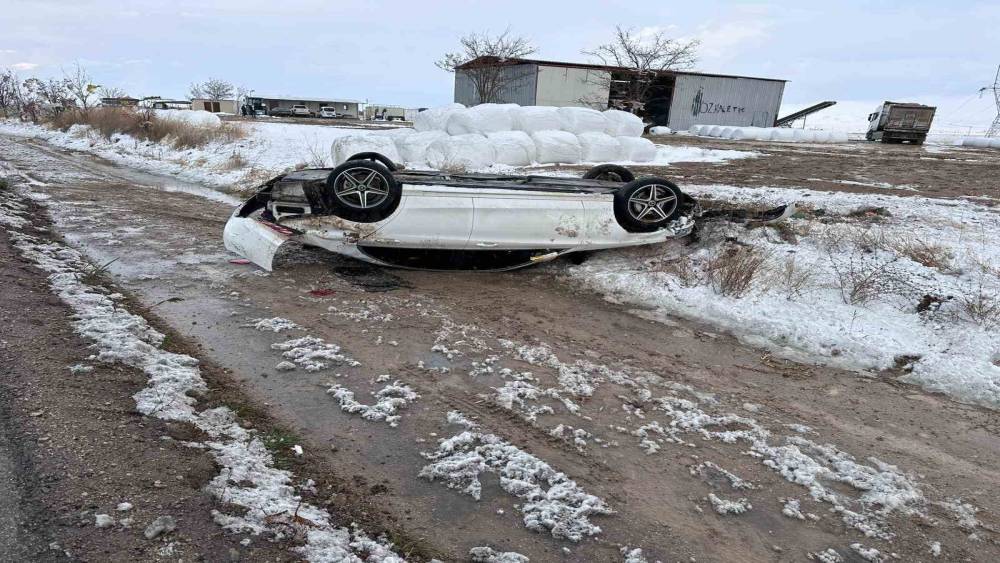 Tipi ve buzlanma kazaya neden oldu: 4 yaralı
