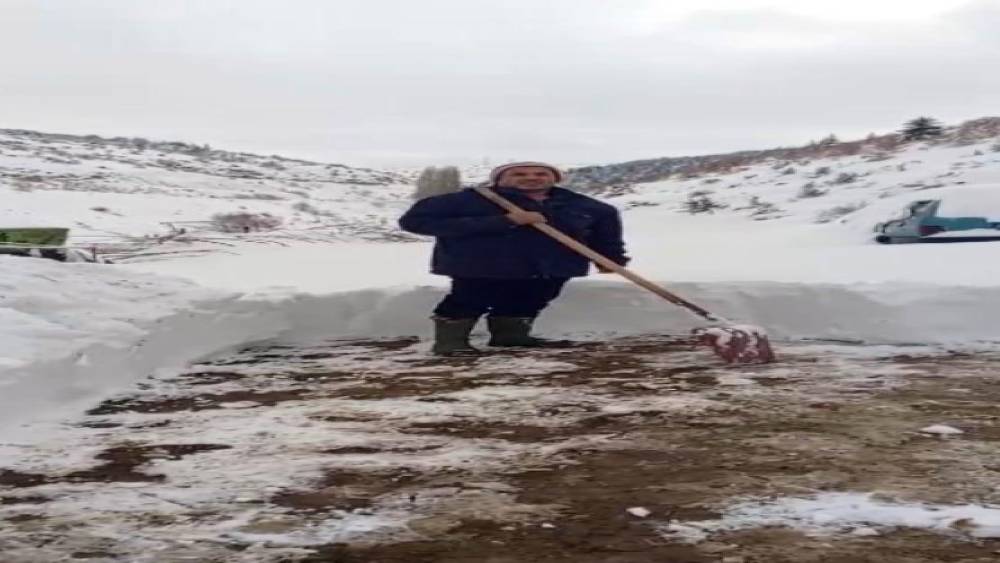 Köyde mahsur kalan vatandaştan belediyeye çağrı
