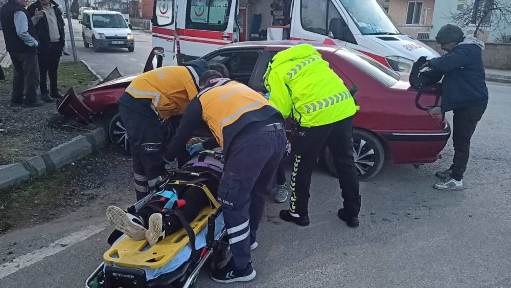 Konya’da iki otomobil çarpıştı: 1 yaralı
