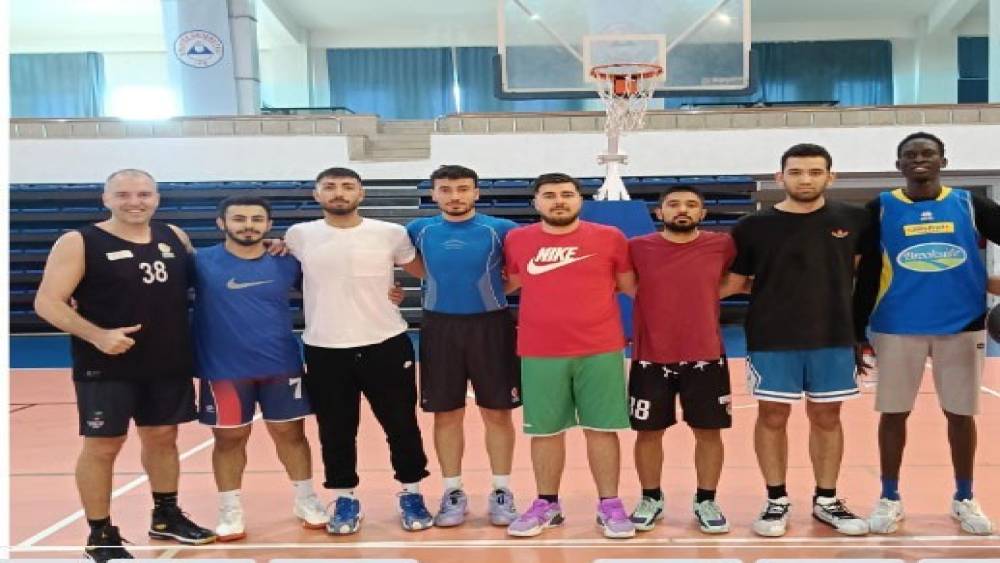 Erciyes Üniversitesi, basketbol takımları Bölgesel Lig maçlarına hazırlanıyor
