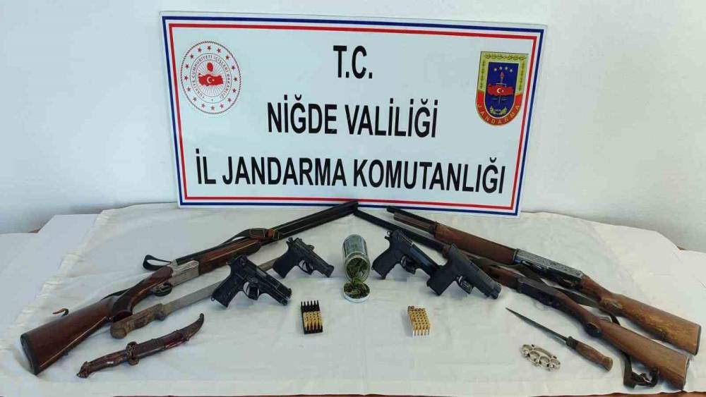 Niğde’de jandarmadan uyuşturucu ve silah operasyonu
