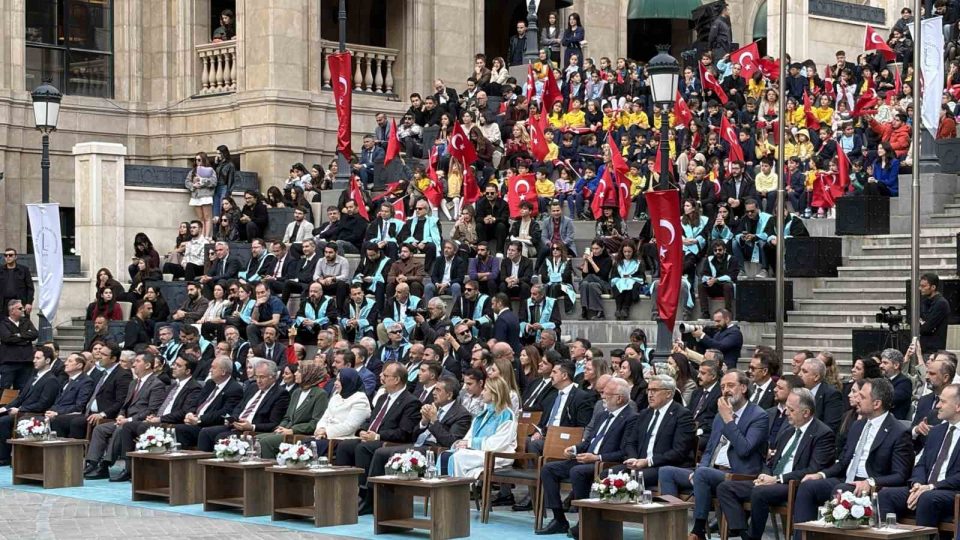 Bakan Tekin: "Okullarımızın kapısında, bahçesinde ve koridorunda gereken her tedbiri almayı sürdüreceğiz"