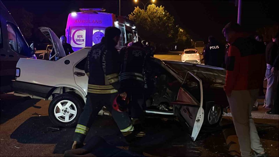 Konya’da iki otomobil çarpıştı: 5 yaralı