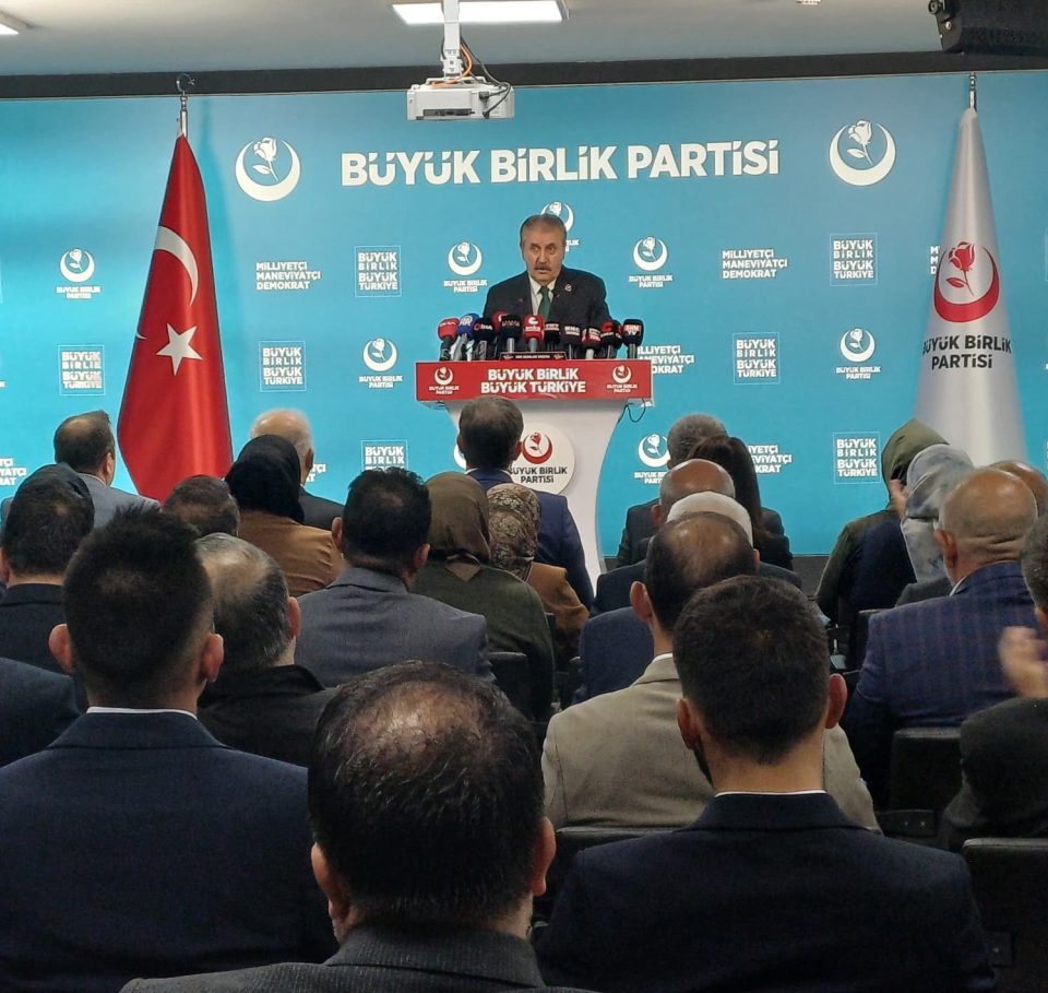 BBP Genel Başkanı Destici, "(PKK’nın kampları boşaltması) Şartsız, pazarlıksız, müzakeresiz silah bırakacak ve kendini feshedecek, bunun başka yolu yok"