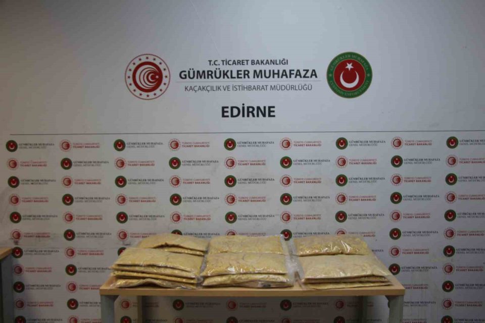 Gümrüklerde gerçekleştirilen operasyonlarda binlerce uyuşturucu madde ele geçirildi