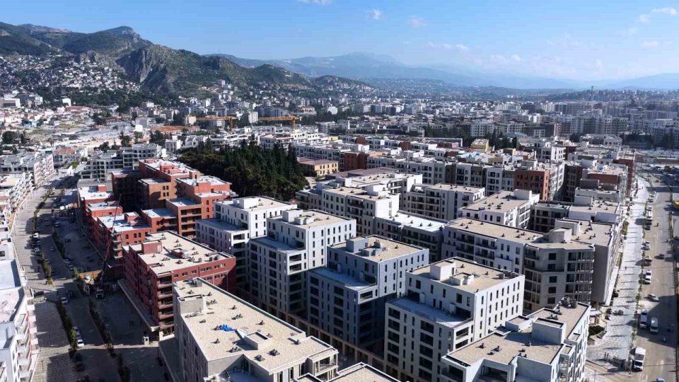 Bakan Kurum, yeni evine taşınan Hataylı depremzede Artun’un görüntülerini paylaştı