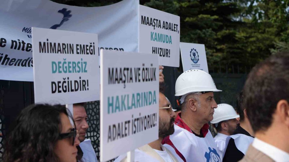 Mühendis Tek-Sen Konfederasyonu’ndan Bakanlık önünde özlük haklarında ve ücretlerde iyileştirme talebi