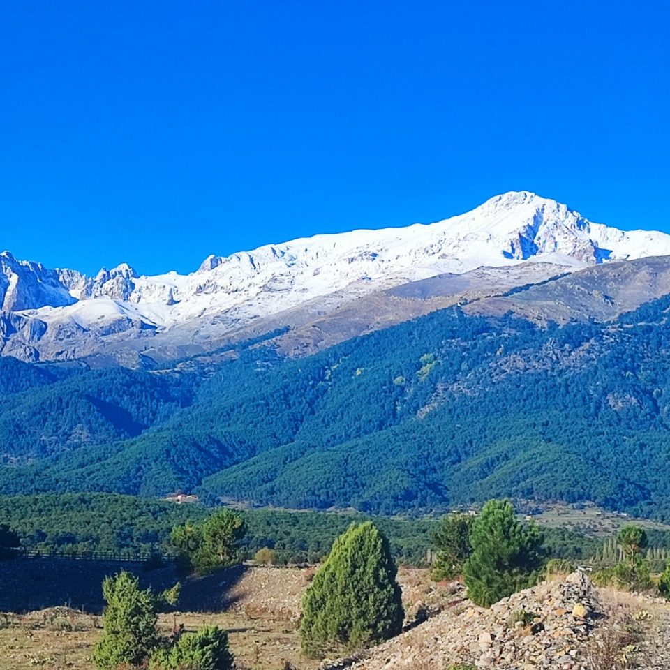 Anamas Dağı beyaz gelinliğini giydi