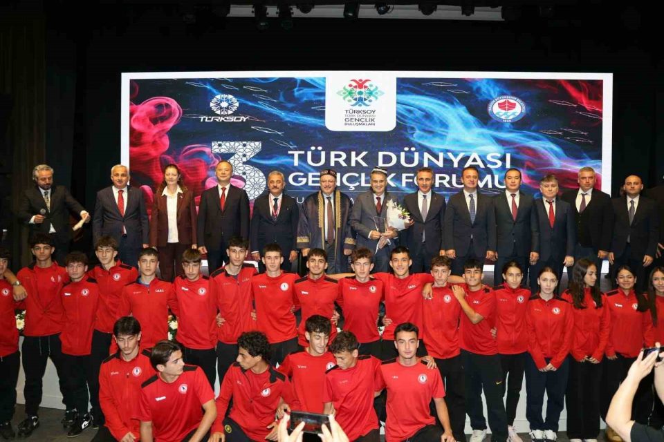 Şenol Güneş: "Milli takımın antrenörünü kendimiz yetiştirmeliyiz"