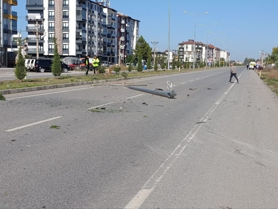 Otomobil takla atıp tarlaya savruldu: 1 yaralı