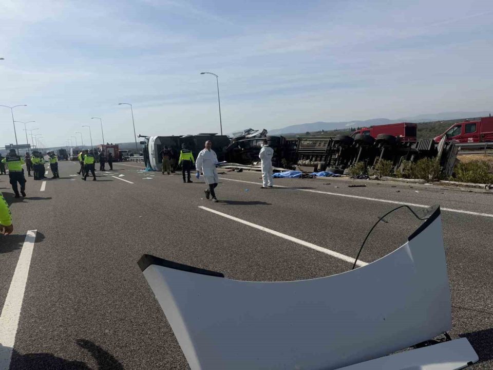 Bakan Çiftçi: "Manisa’nın Akhisar ilçesinde meydana gelen trafik kazasında ilk belirlemelere göre 11 vatandaşımız vefat etmiş, 37 vatandaşımız yaralanmıştır"