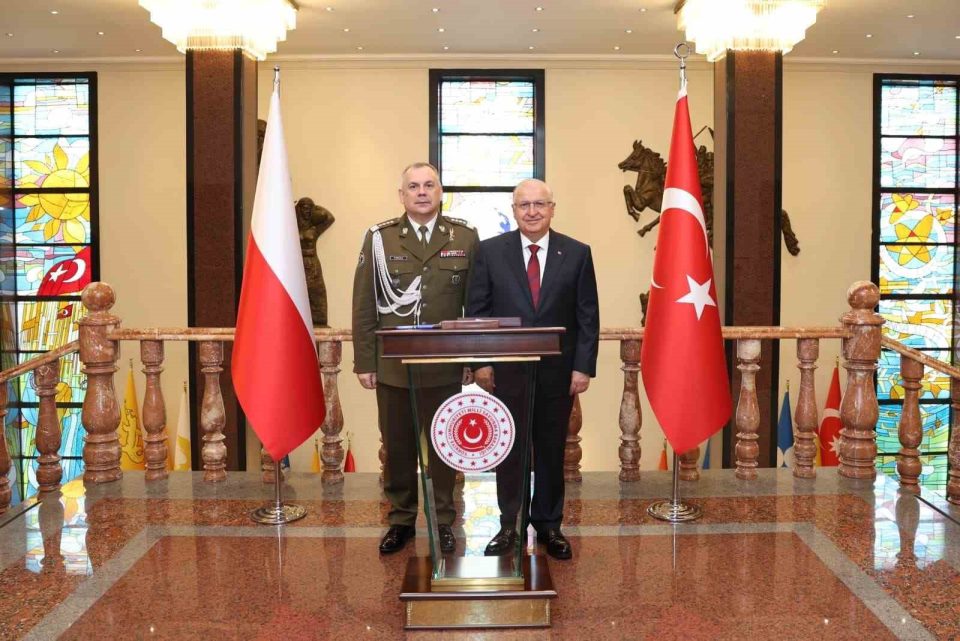 Milli Savunma Bakanı Yaşar Güler, Polonyalı Mevkidaşı Orgeneral Kukula ile Görüştü