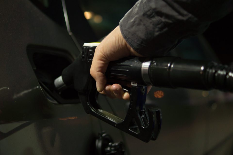 Akaryakıtta Çifte Tarife: Benzine İndirim, Motorine Zam Geldi