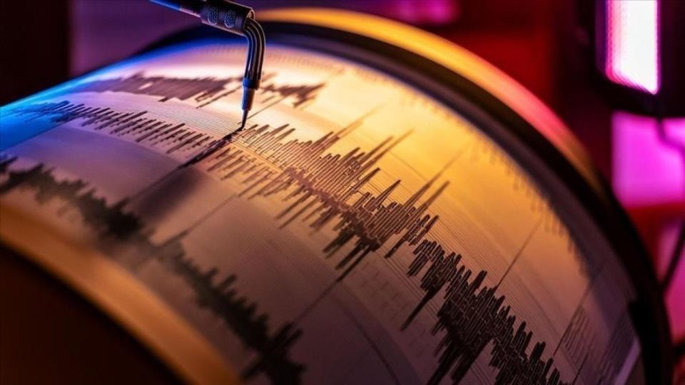 6,1 büyüklüğünde deprem oldu, yer yerinden oynadı