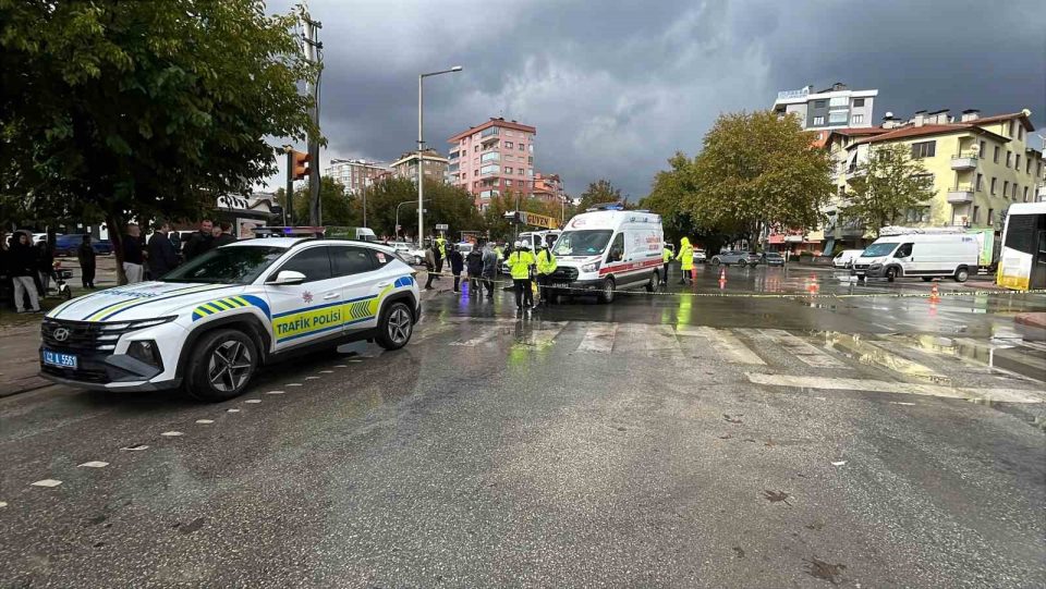 Kamyon yaşlı kadına çarptı: 1 ölü