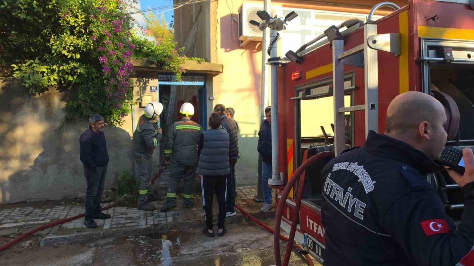 Elektrikli battaniye evi küle çevirdi, yaşlı adam son anda kurtuldu