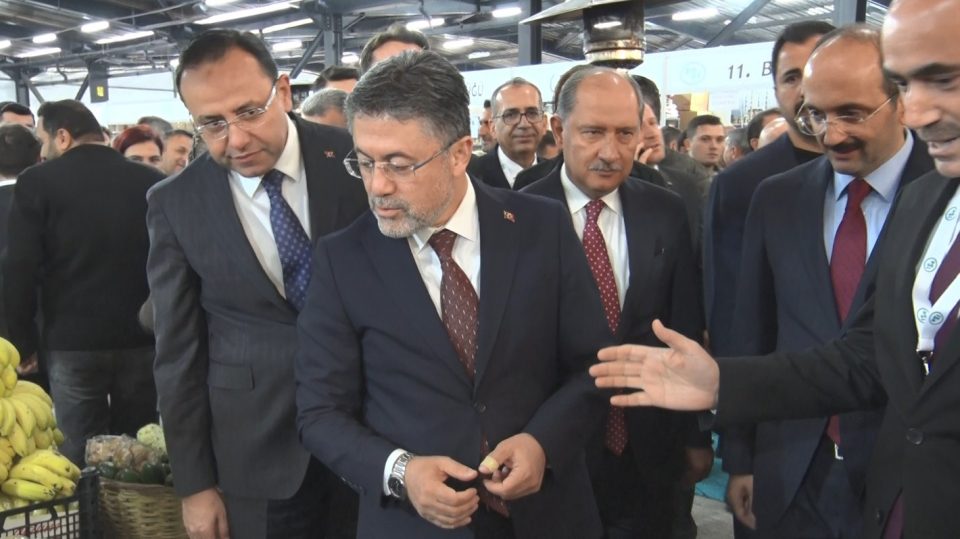 Bakan Yumaklı: "11 ilde 22 bin hektarlık alanda yapay zeka destekli sulama otomasyonu sistemlerini devreye alacağız"
