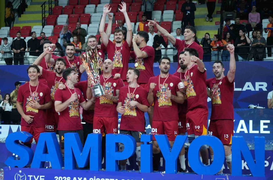 Galatasaraylı voleybolculardan şampiyonluk mesajı: "Bunlar daha başlangıç"