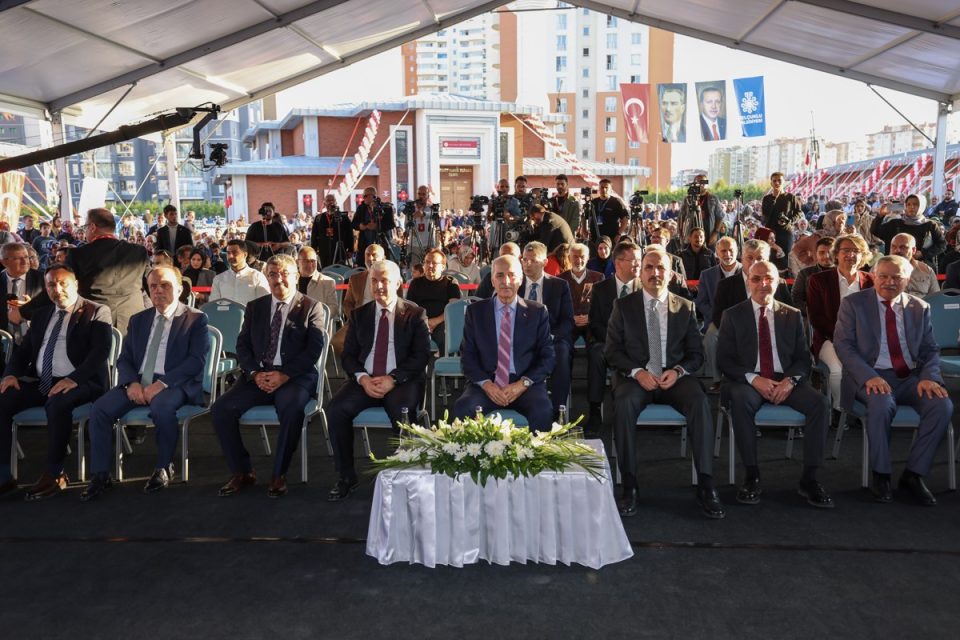 TBMM Başkanı Kurtulmuş: "Güçlü Türkiye hedefine yürümek için mutlaka toplumsal dayanışmamızı, toplumsal birliğimizi artırmak mecburiyetindeyiz"