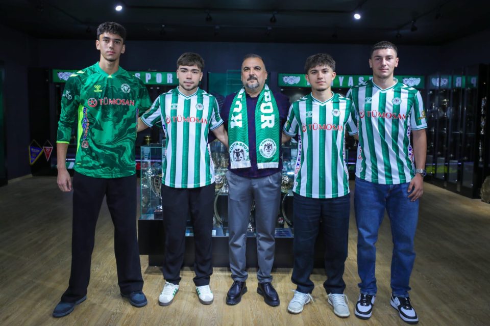 Akademi futbolcularımızla profesyonel sözleşme imzaladık.