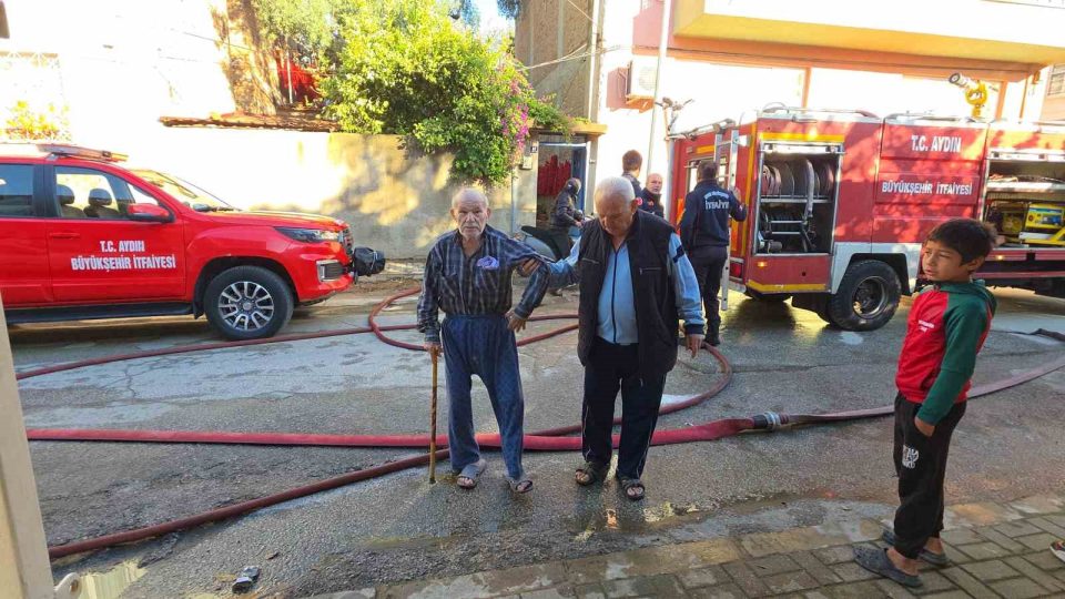 Elektrikli battaniye evi küle çevirdi, yaşlı adam son anda kurtuldu