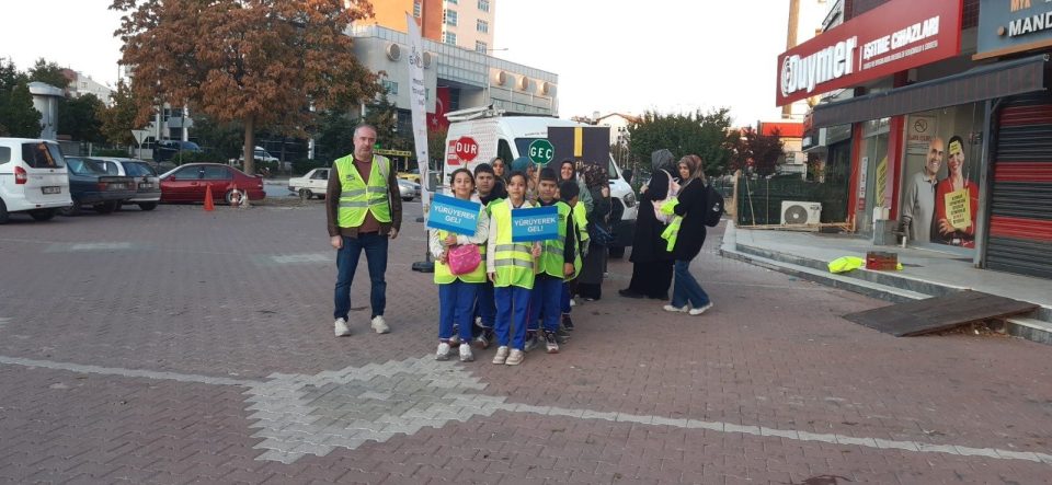 TRAFİKTE NEZAKET VE GÖRGÜ KURALLARI ETKİNLİKLERİ DEVAM EDİYOR