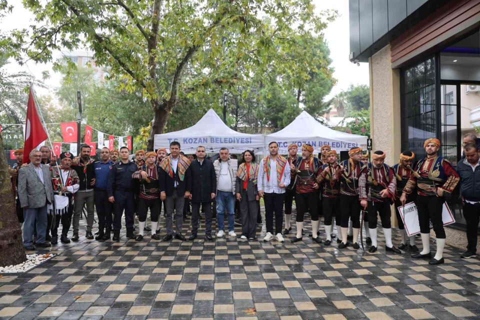 Kozan’da 10. İsmet Atlı Karakucak Güreşleri yağmura rağmen kortej yürüyüşüyle başladı