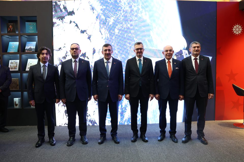 Ankara'da Tarihi Türk Dünyası Zirvesi: İletişim Masası Kuruldu, Kritik Çağrılar Geldi!