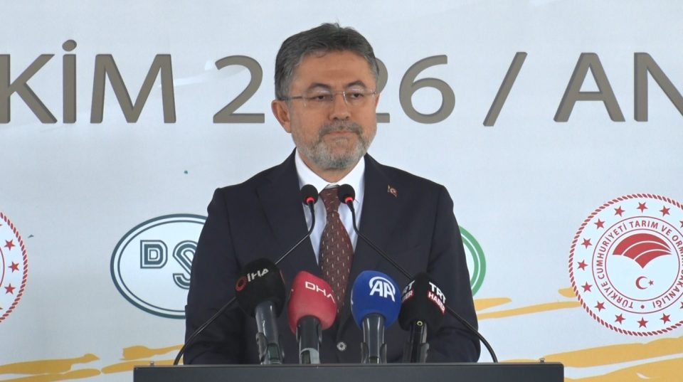 Bakan Yumaklı: "11 ilde 22 bin hektarlık alanda yapay zeka destekli sulama otomasyonu sistemlerini devreye alacağız"