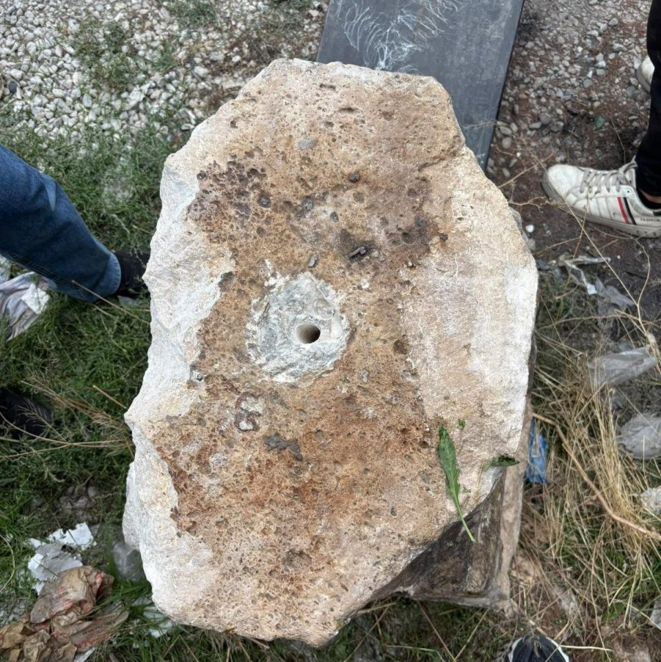 Konya’da tarihi heykel kaidesini çalan 3 şüpheli hakkında adli işlem başlatıldı