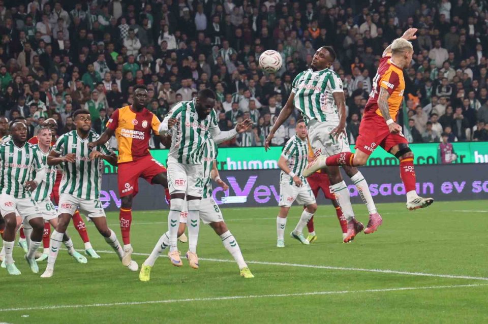 Trendyol Süper Lig: Konyaspor: 0 - Galatasaray: 2 (İlk yarı)