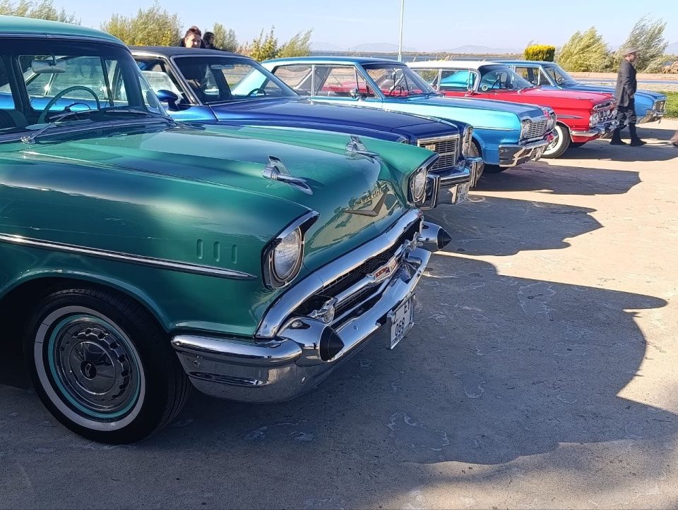 Klasik otomobiller Beyşehir Gölü’nü turladı