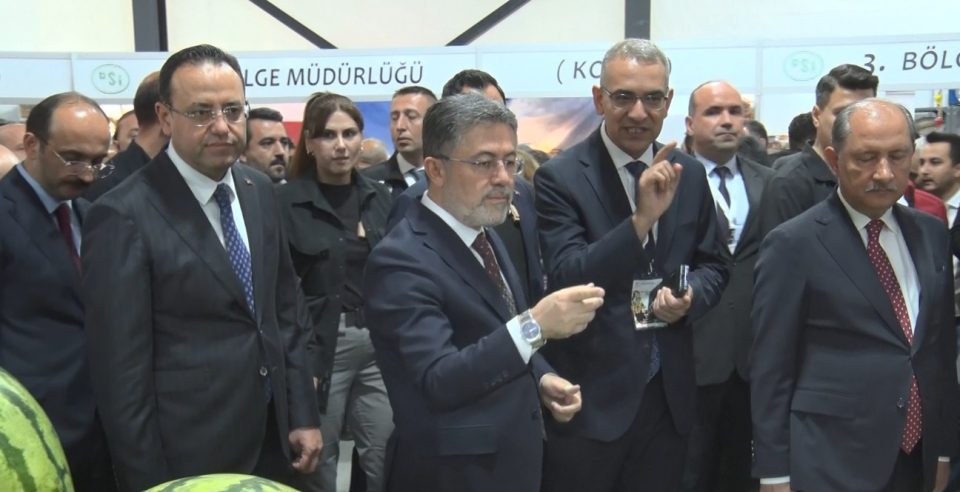 Bakan Yumaklı: "11 ilde 22 bin hektarlık alanda yapay zeka destekli sulama otomasyonu sistemlerini devreye alacağız"