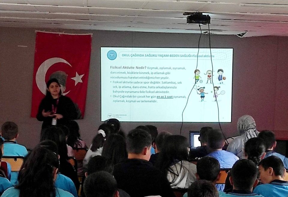 Karapınar'da Sağlık Ekiplerinden Öğrencilere Kapsamlı Yaşam Eğitimi