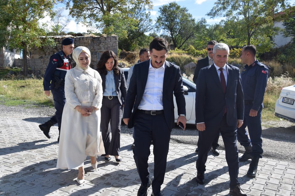 Kaymakamımız Şenol Öztürk, Kitap Okuyan Kadın Velilerle Bir Araya Geldi