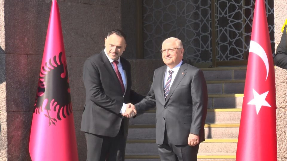 Bakan Güler, Arnavutluk Cumhuriyeti Savunma Bakanı Nufi ile görüştü