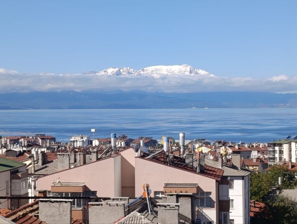 Anamas Dağı beyaz gelinliğini giydi