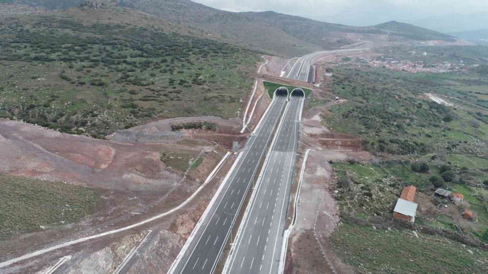 Karayolu ve Demiryolu Ağında 21 Ekolojik Köprü İnşa Edildi