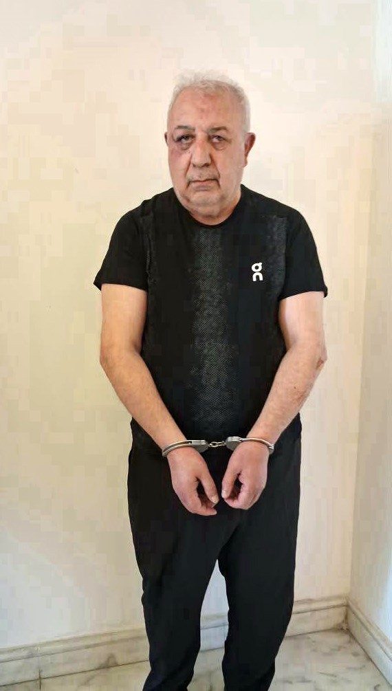 Milli İstihbarat Teşkilatı ve Suriye Genel İstihbarat Servisi’nin koordineli düzenlediği operasyon sonucunda "kırmızı kategori"de aranan Mihraç Ural da Suriye’de sınırda yakalandı.
